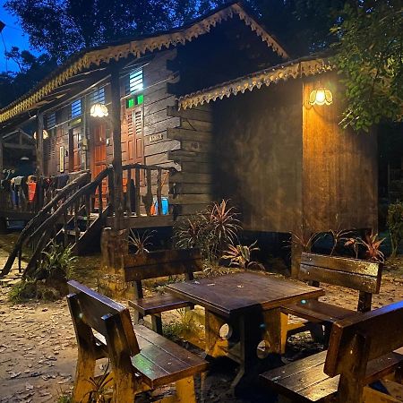 Rustic Chalet - Dahlia N Mawar At Sedim Vista Kulim Exterior photo