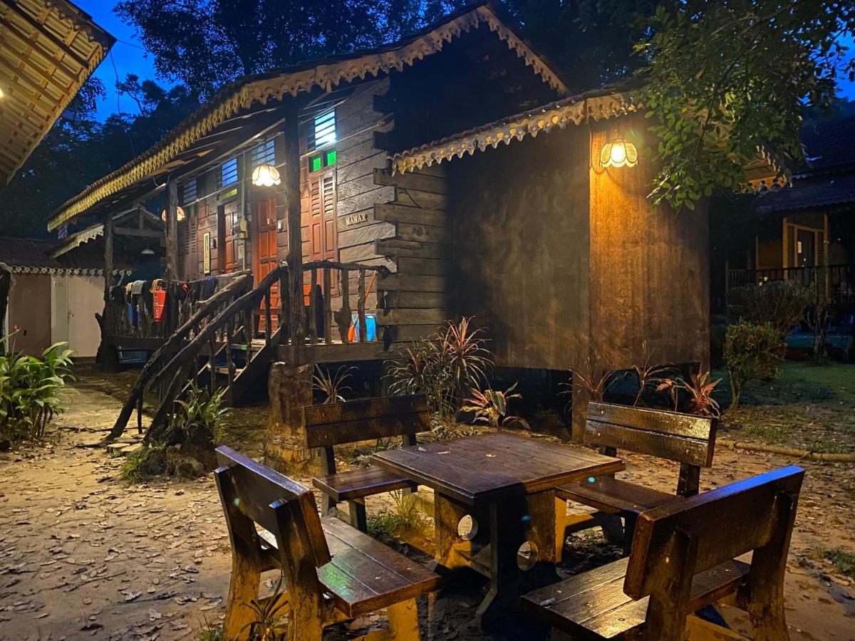 Rustic Chalet - Dahlia N Mawar At Sedim Vista Kulim Exterior photo
